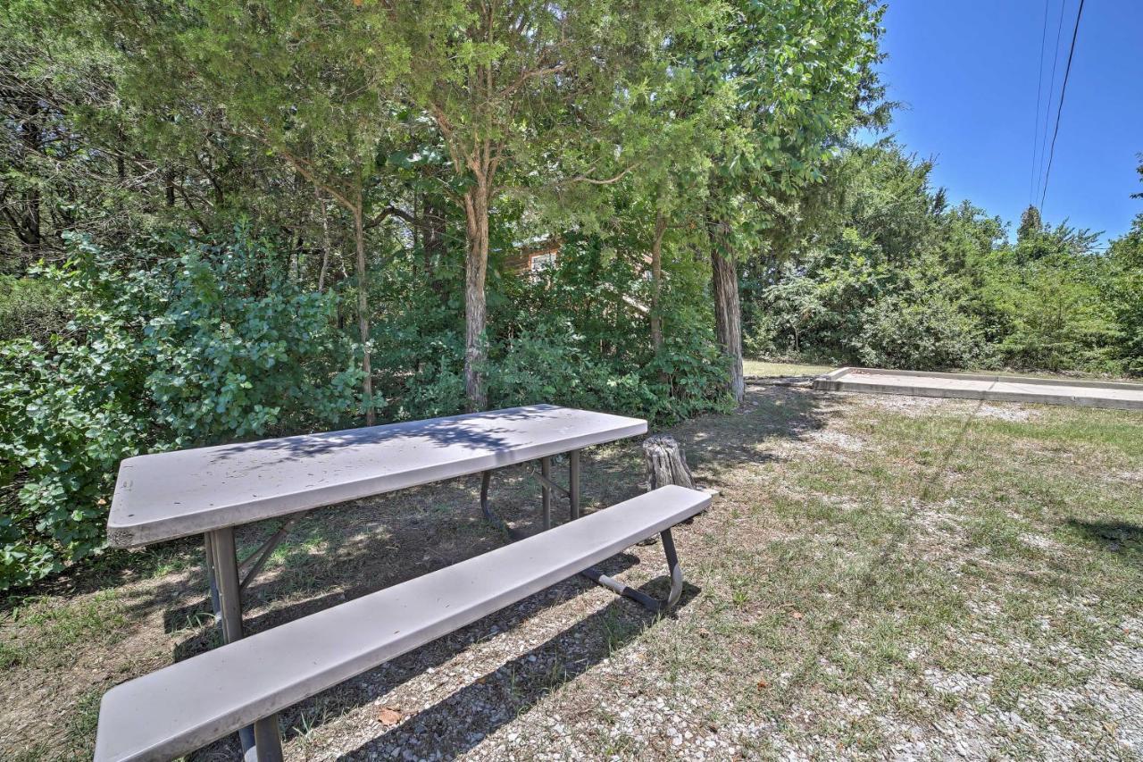 Branson Cabin With Deck Near Table Rock Lake! Eksteriør billede