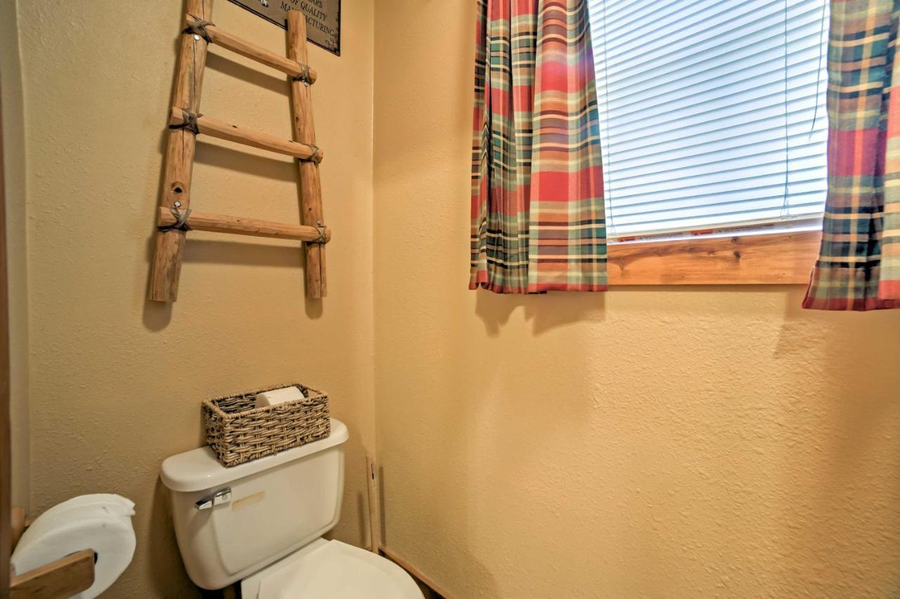 Branson Cabin With Deck Near Table Rock Lake! Eksteriør billede